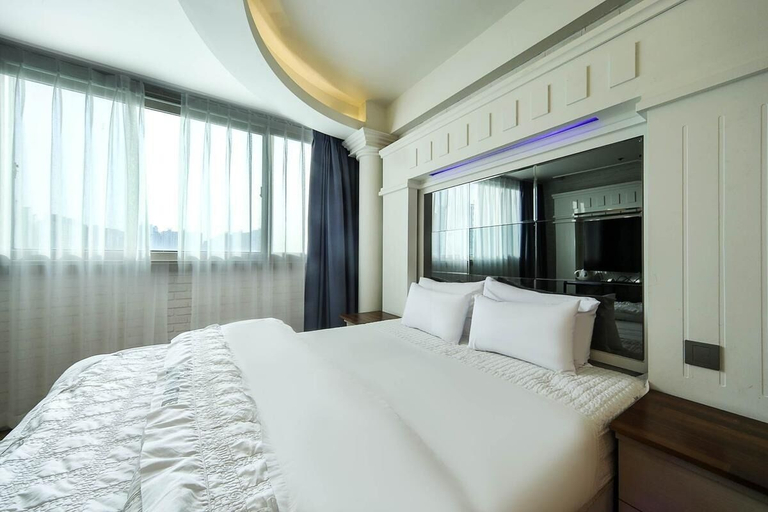 Bedroom 2, hwamyeong sky hotel, Gimhae