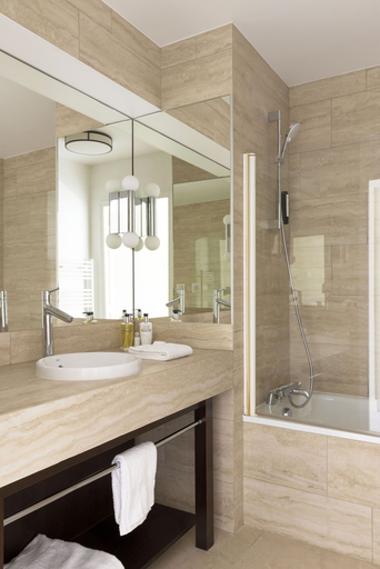 Bathroom 4, Plessis Grand Hôtel, Hauts-de-Seine