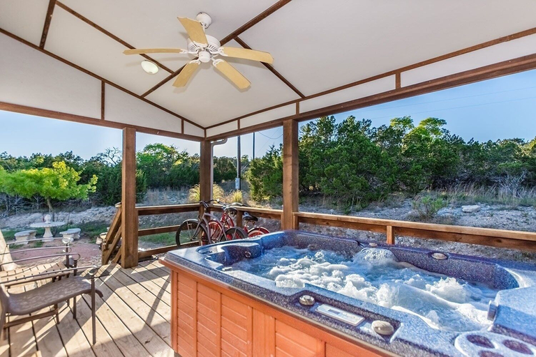 Spa, Appian Way - Provence Studio Bedroom Cottage by RedAwning, Gillespie