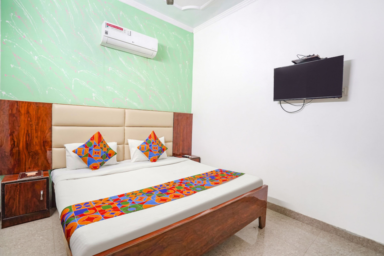 Bedroom 1, Fabhotel Taj Stay, Agra