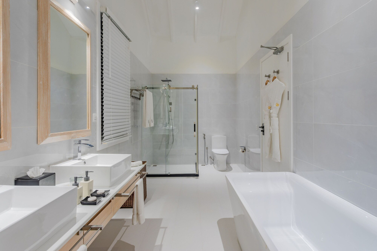 Bathroom 5, Dhigufaru Island Resort, Baa Atoll