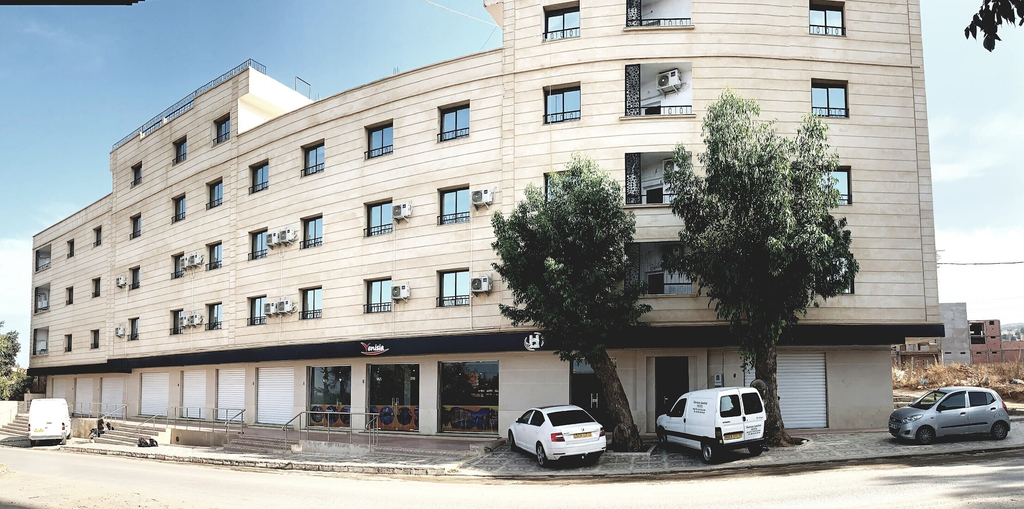 Exterior & Views