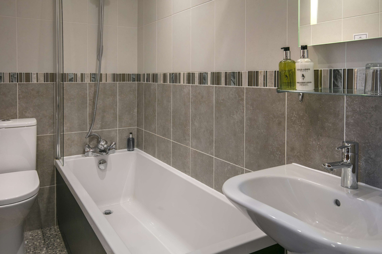 Bathroom 4, Best Western Sysonby Knoll Hotel, Leicestershire