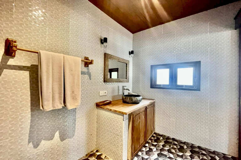 Bathroom 7