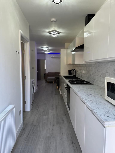 Others 5, Impeccable 2-bed Apartment in London, London