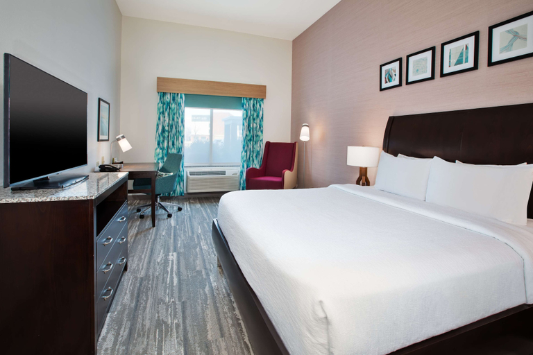 Bedroom 3, Hilton Garden Inn Benton Harbor/St. Joseph, Berrien