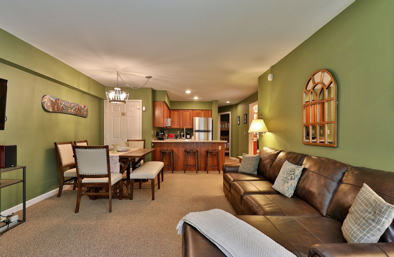 The Pico Escape: 3br/2ba Ski On/ski Off At Pico Mountain. Close To Killington. 3 Bedroom Condo, Rutland