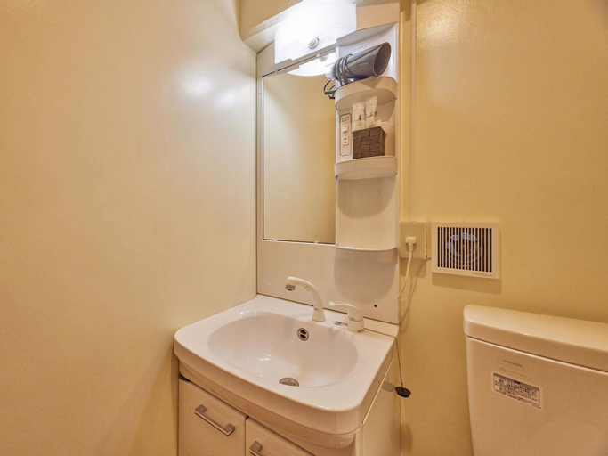 Bathroom 15