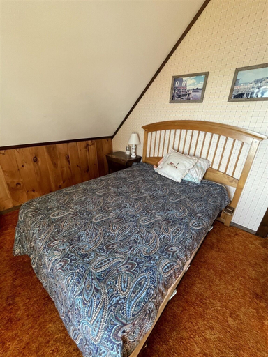 Room 2, 1901 House Limit 10 4 Bedroom Cottage by RedAwning, Cumberland