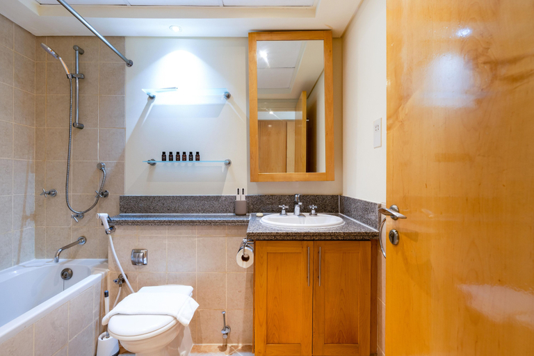 Bathroom 5, Lux BnB Greens & Views Lake View, Dubai