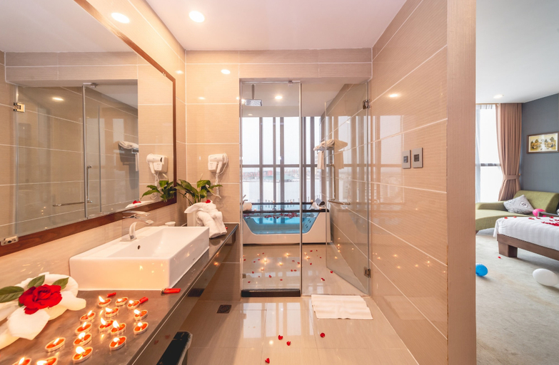 Bathroom 4, Bien Bac Hotel, Móng Cái