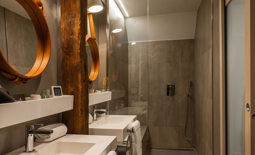 Bathroom 5, Ezia, Loir-et-Cher