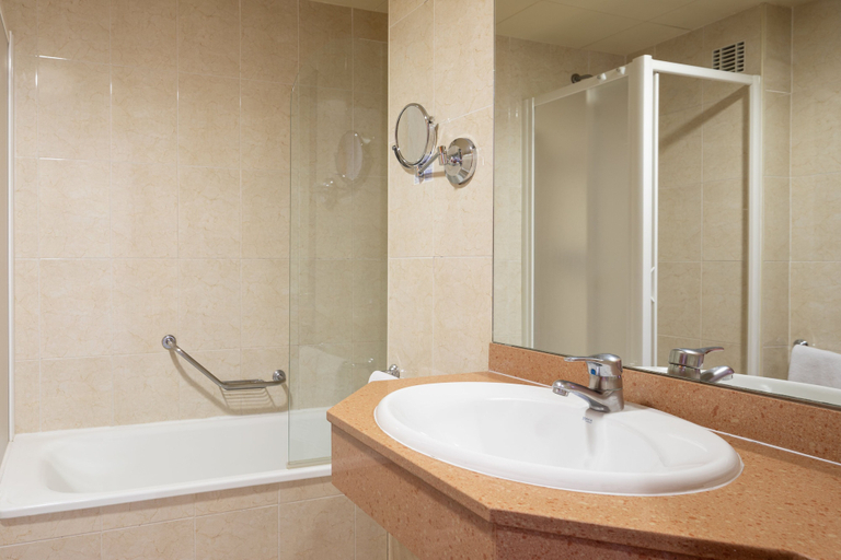 Bathroom, htop Pineda Palace & SPA - Adults Only, Barcelona