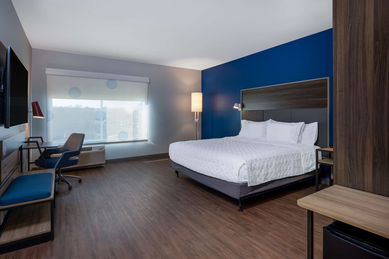 Bedroom 2, Tru by Hilton Naperville Chicago, Dupage