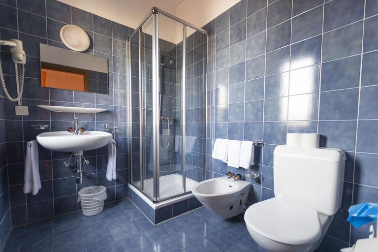 Bathroom 4, Hotel Besso, Lugano