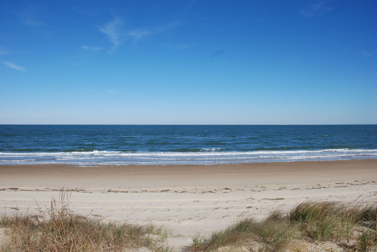 Beach 2, Luxury Beach Side Home Ii 2 Bedroom Home by RedAwning, Norfolk