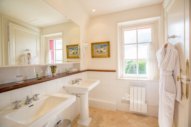 Bathroom 5, Château de La Tour, Oise