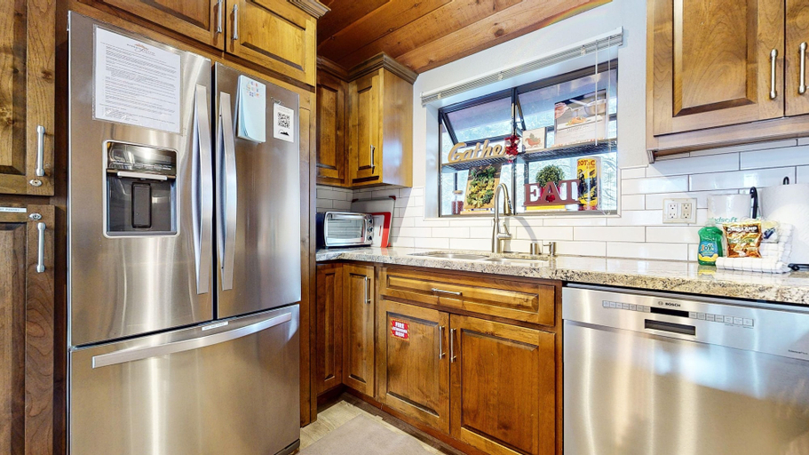 Private kitchen 5, Woodlands #33 3 Bedroom Condo by RedAwning, Mono