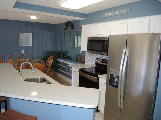 Private kitchen 4, 208 2 Bedroom Villa by RedAwning, Brunswick