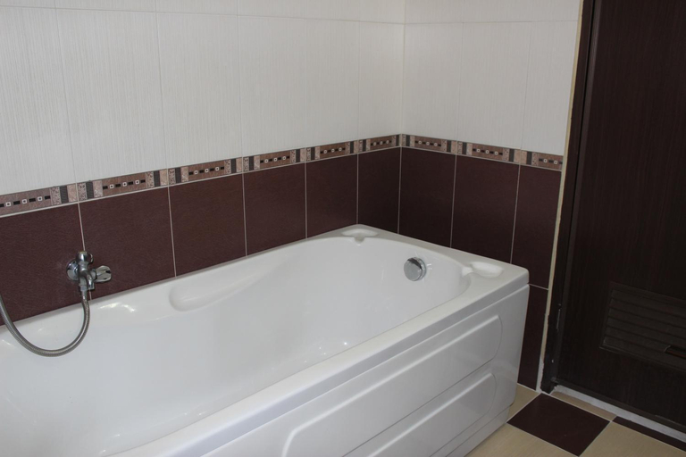 Bathroom 2, Nhat Binh Hotel - For Domestic Guests Only, Ho Chi Minh City