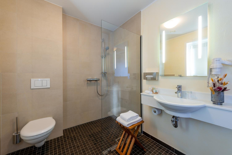 Bathroom 2, BEHLs Genusshotel im Brennhaus, Aschaffenburg