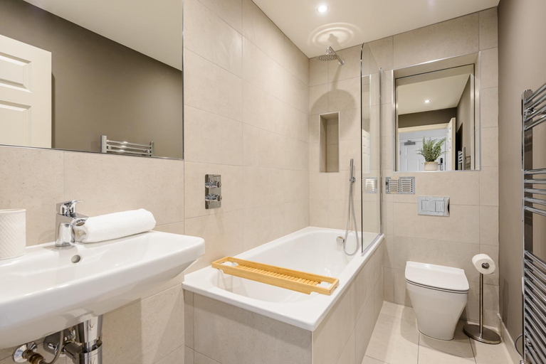 Bathroom 3, Museum Apartments, Edinburgh