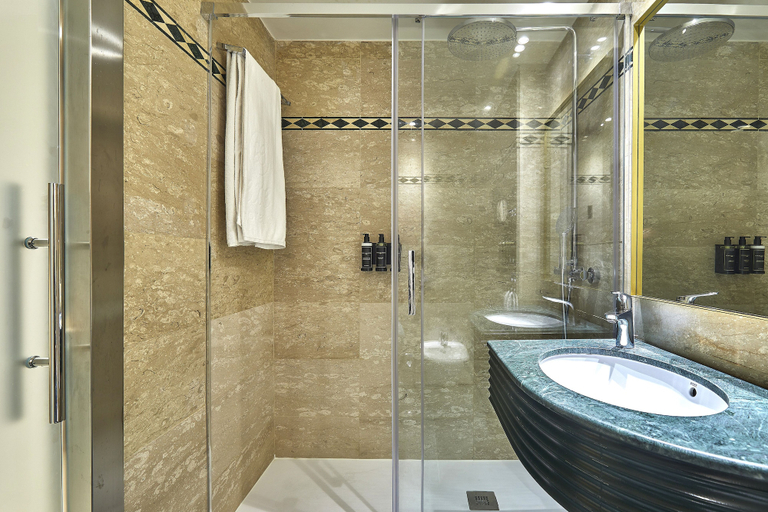 Bathroom 4, Hotel Exe Mitre, Barcelona