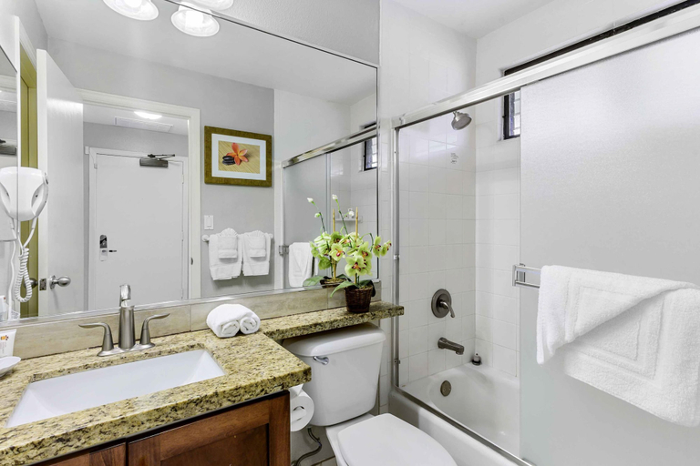 Bathroom, The Gardens at West Maui, Maui