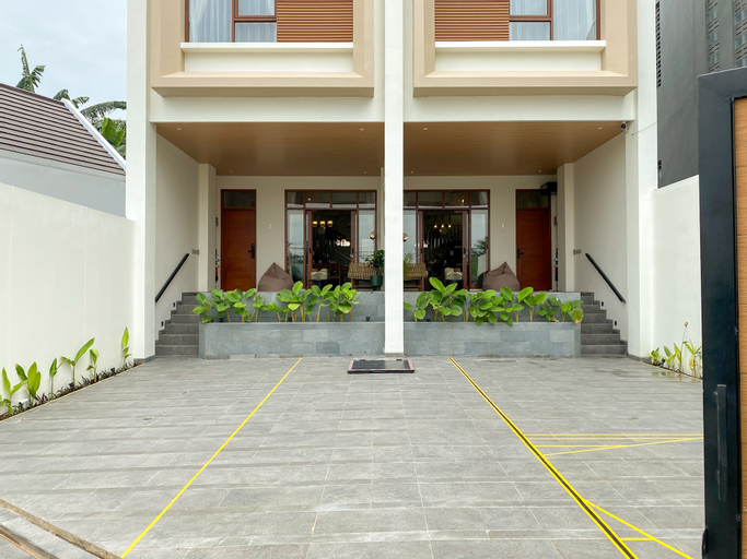 Exterior 15