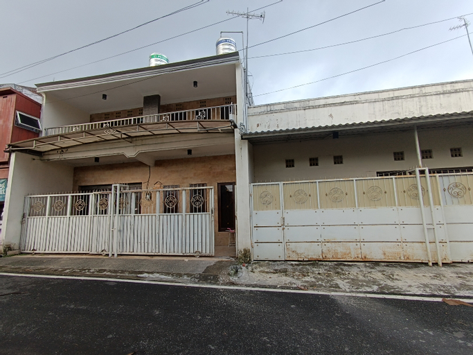 Exterior & Views 2, Rasfa Homestay Syariah, Malang