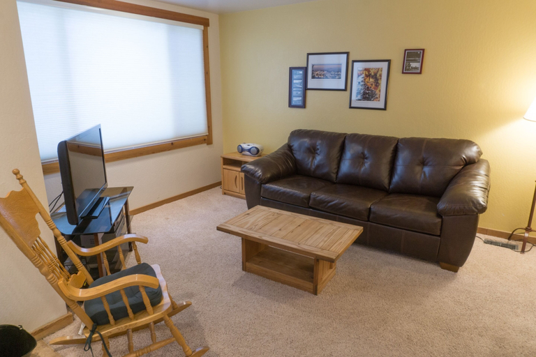 Living area 4, 4081 Ski Trails, Placer