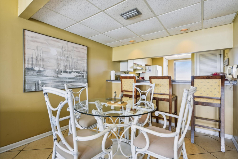Food & Drinks 5, Edgewater by Book That Condo, Bay