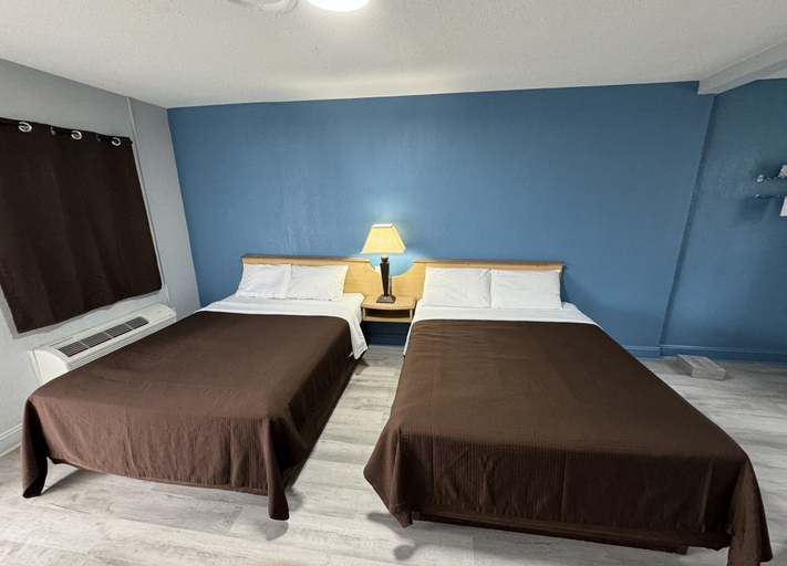 Bedroom 4, Budget Inn, Davidson