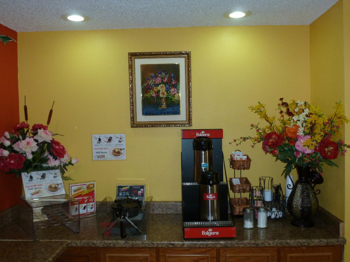 Food & Drinks 4, Redwood Inn - White Hall, Jefferson