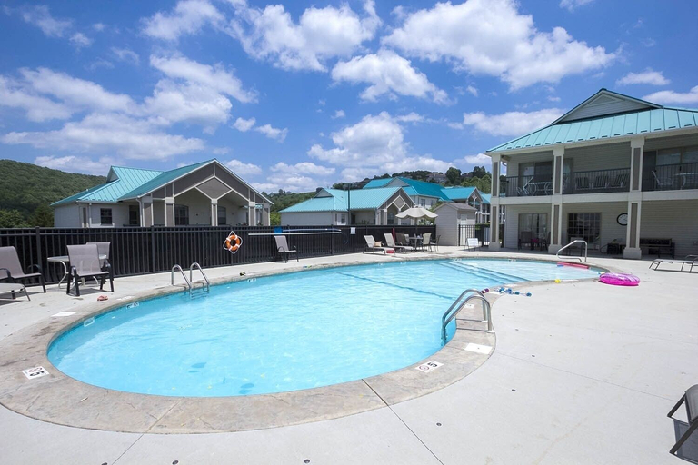 Sport & Beauty 5, Reflection 2 Bedroom Condo by RedAwning, Taney