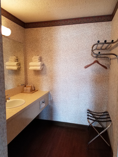 Bathroom 4, Heritage Inn, Stephens