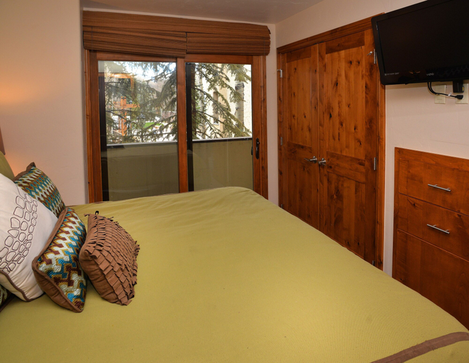 Room 2, Lionshead Arcade #204 2 Bedroom Condo by RedAwning, Eagle