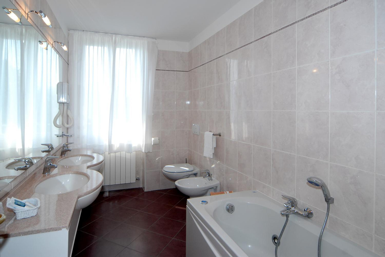 Bedroom 3, Hotel La Bussola, Novara