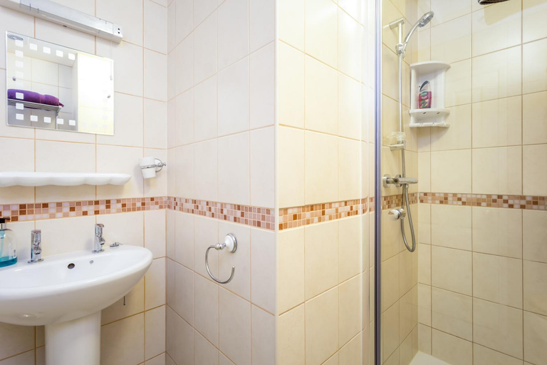 Bathroom 2, Arden Park Guest House, Warwickshire