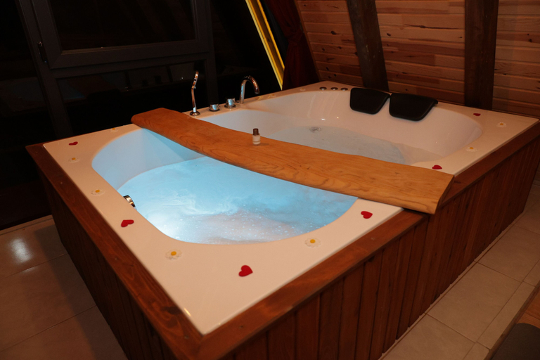 Jetted tub 4, Engreens Suit Bungalov, Fındıklı