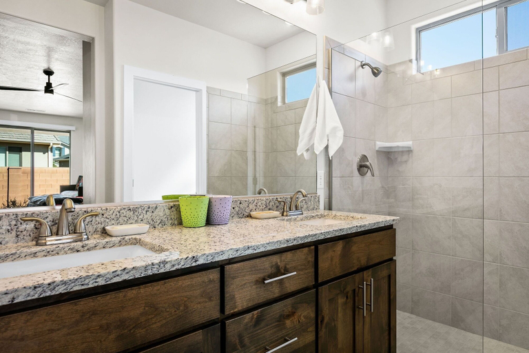 Bathroom 4, Hyatt Home by RedAwning, Washington