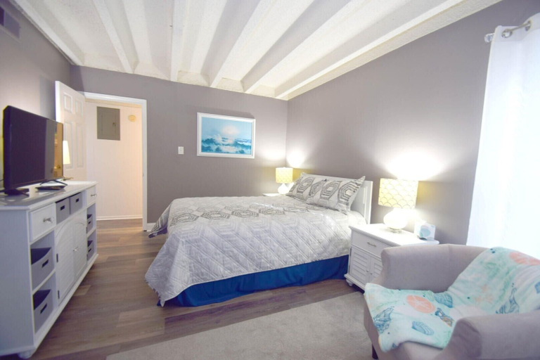 Room 2, Jada 4H 1 Bedroom Condo by RedAwning, Worcester