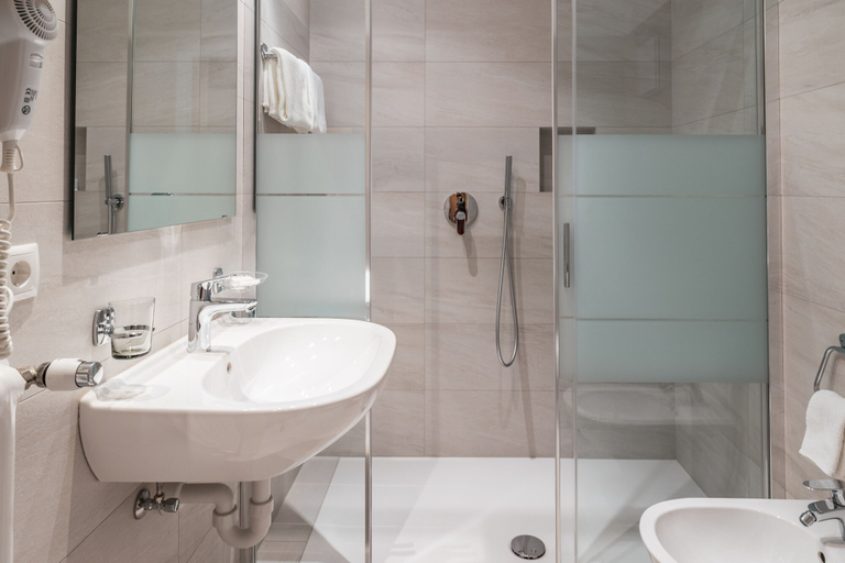 Bathroom 5, Hotel Erna, Bolzano