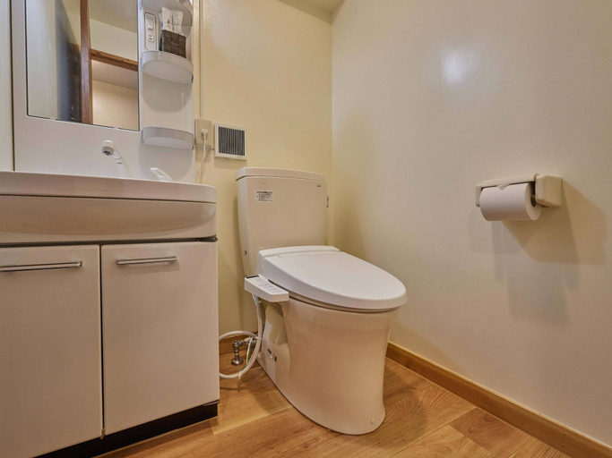 Bathroom 18