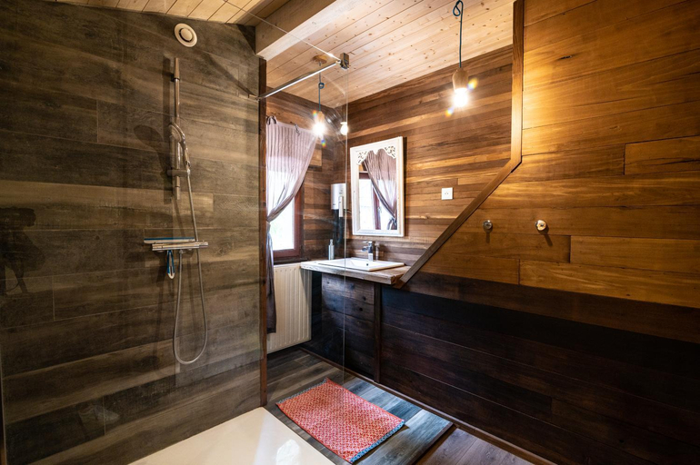Bathroom 3, Le refuge du peintre, Vosges