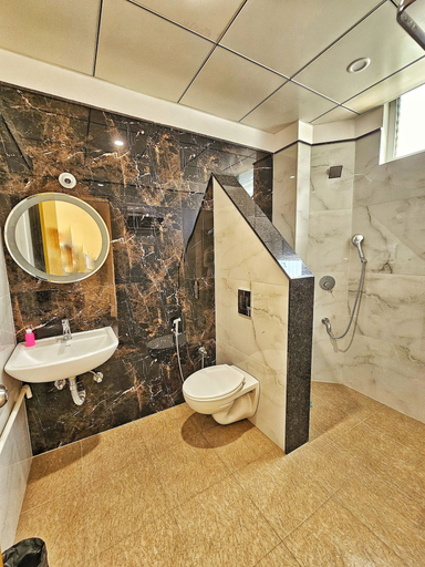 Bathroom 5, Hotel Aaryan Comforts, Bangalore