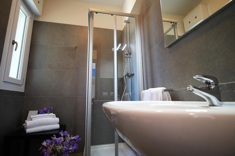 Bathroom 17