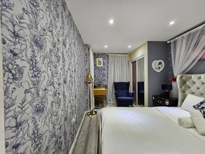 Others 4, Wallwood Rooms, London