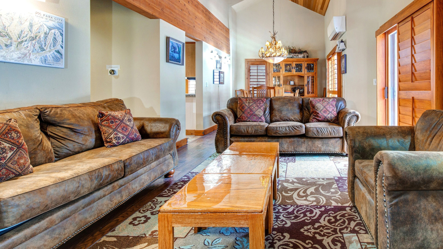 Living area 5, 1687 Lakeside 3 Bedroom Home by RedAwning, Summit