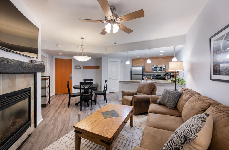Living area 5, Premium Unit 3513- Fraser Crossing/founders Pointe 1 Bedroom Condo, Grand